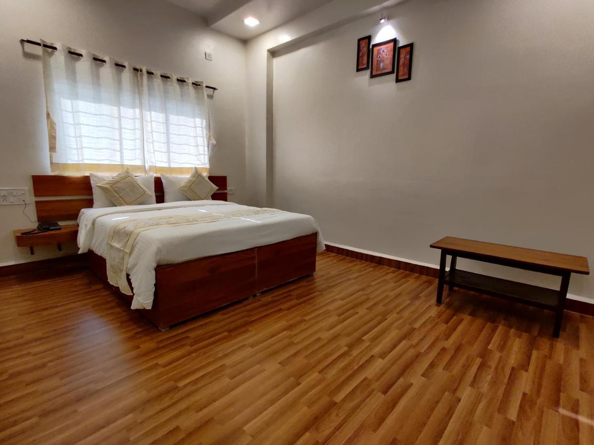 Hotel Surya Grande Kudal (Malvan) Exterior foto